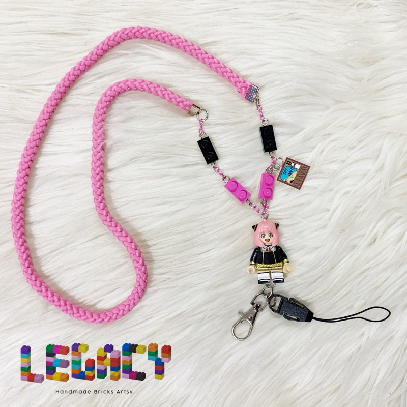 

Lanyard le 9o karakter anya x spy