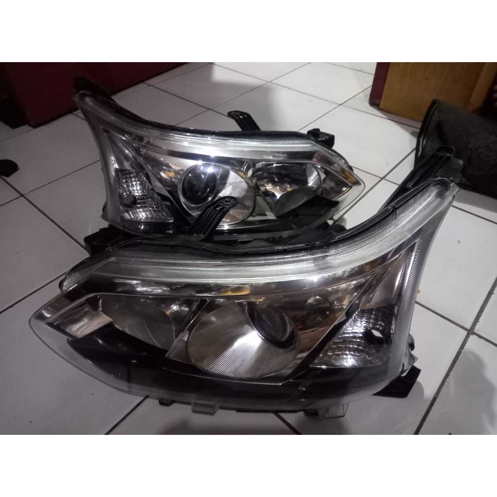 Headlamp Toyota Avanza Veloz 2016 - 2017