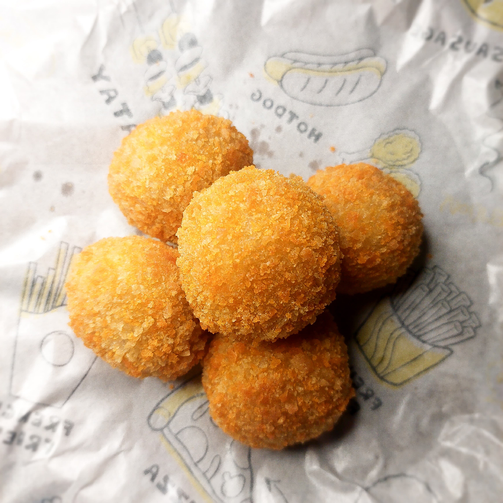 

Bola-bola cireng mercon isi ayam suwir pedas | isi 4 pcs