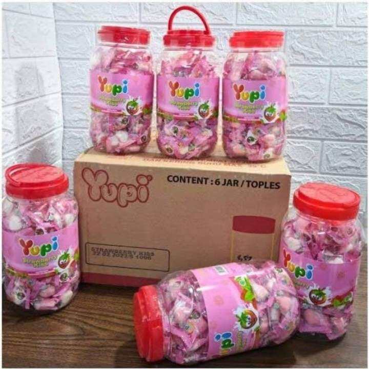 

Yupi Strawberry Kiss Jar 300 gr (Per 1 pcs) - Afccantikku