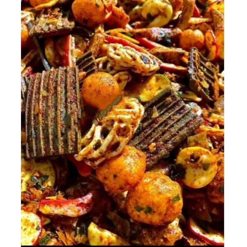 

SEBLAK CAMPUR MIX PEDAS DAUN JERUK (basreng+beton+bawang+cimol+kerupuk jengkol+makaroni+pedo)