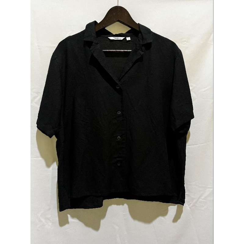 Uniqlo - Kemeja Hitam Wanita Lengan Pendek