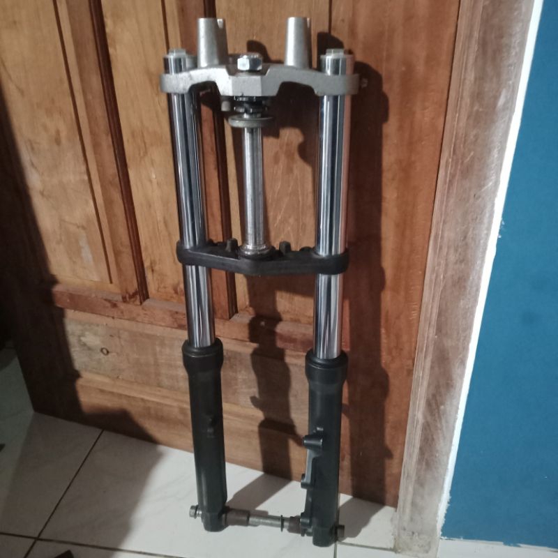 shockbreaker depan set T atas bawah as bottom Shok original Yamaha Byson