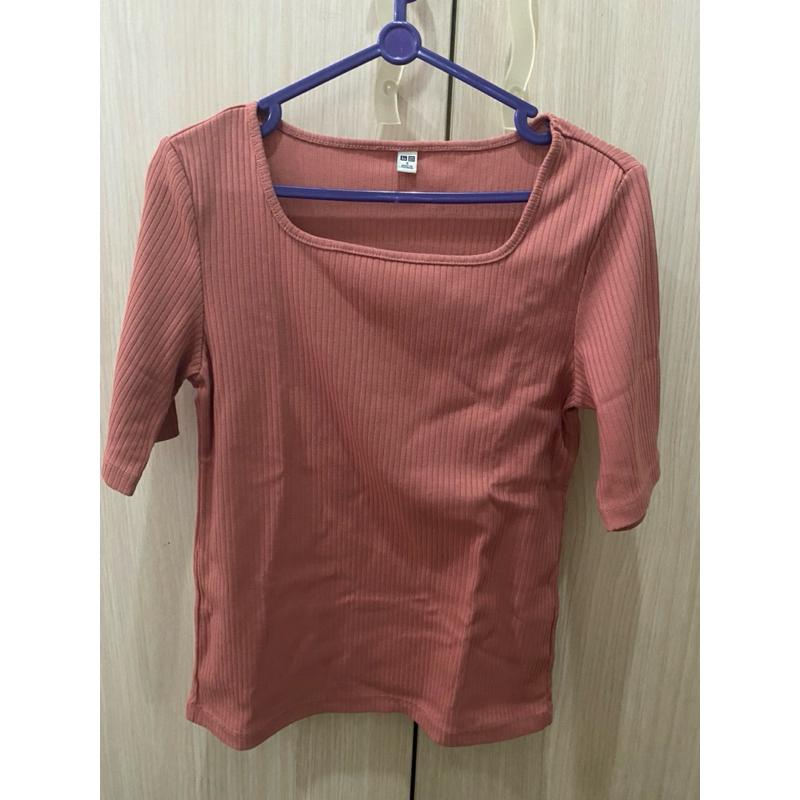 Preloved kaos uniqlo rib