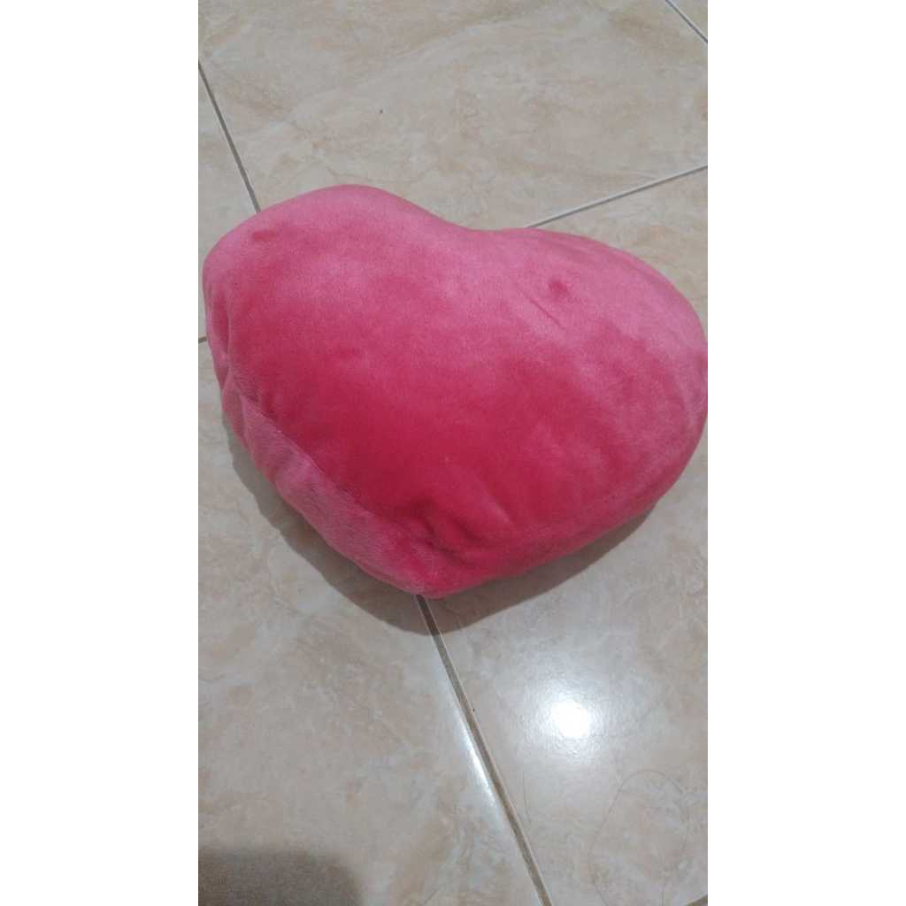 Bantal Love Pink