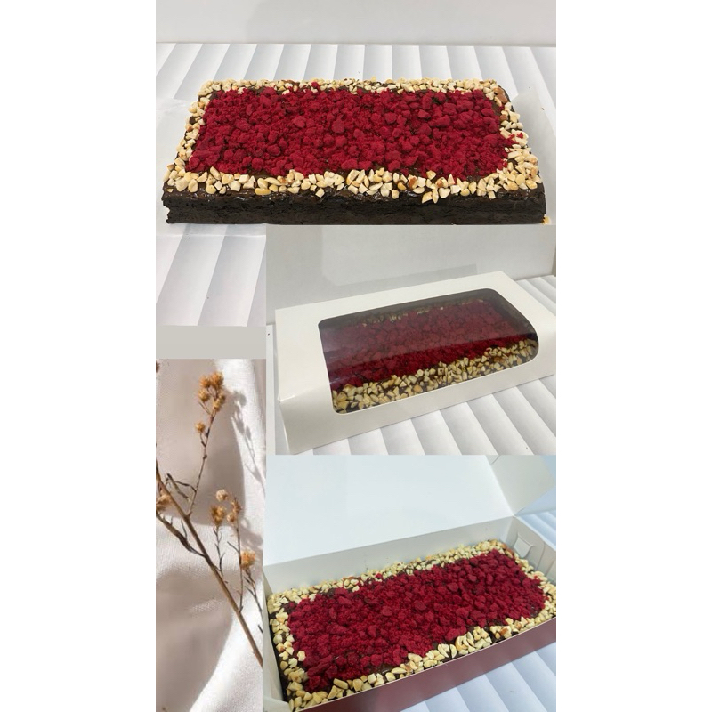 

Fudgy brownies Red velvet topping