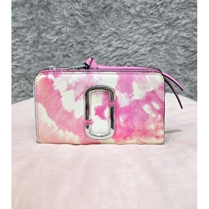 (100% ORI) MJ THE SNAPSHOT TIE DYE COMPACT WALLET PINK MULTI