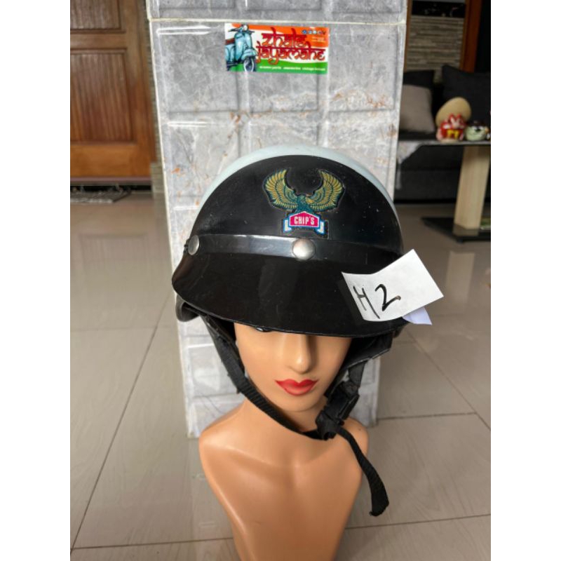 HELM VINTAGE Helm Chips Vespa Ori Hitam