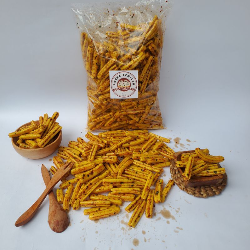 

keripik/kerupuk kentang stick potato pedas, Gurih, renyah extra daun jeruk 500gr