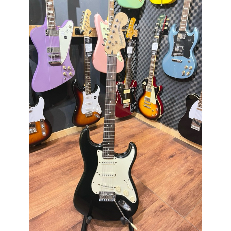 Squier Standard Stratocaster Black Metallic