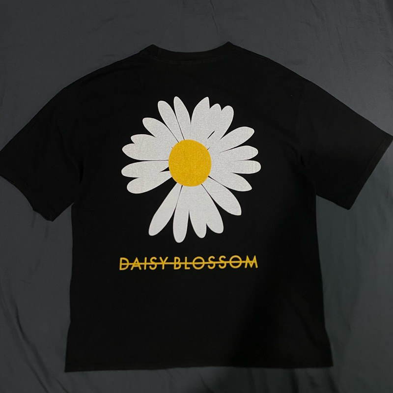 Daisy Blossom Korean Tshirt look a like Nike Peaceminusone Thrift Second