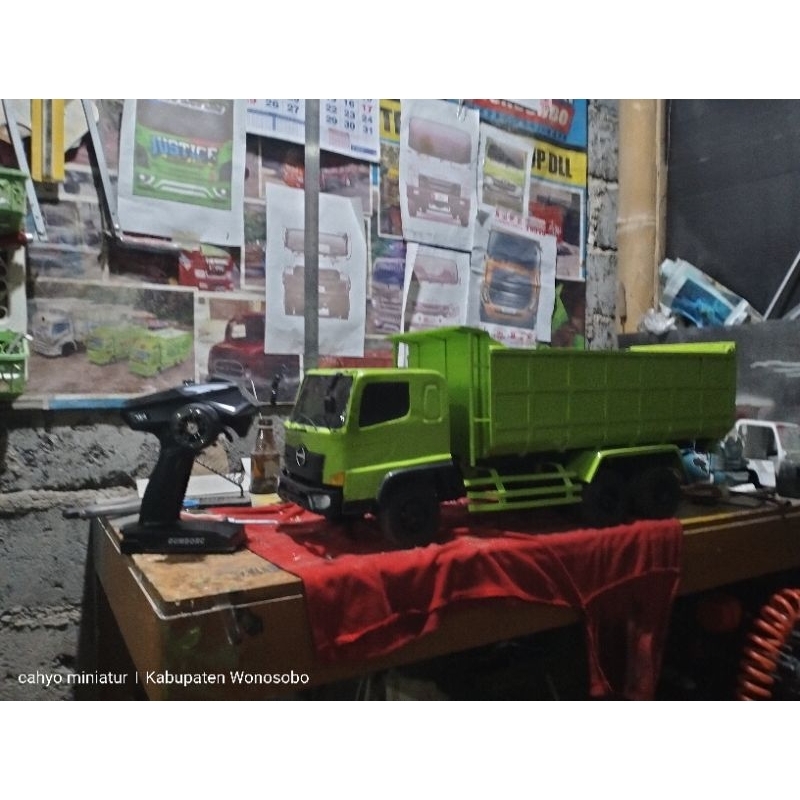 miniatur dump truk remot control hino 500 skala 1 /10