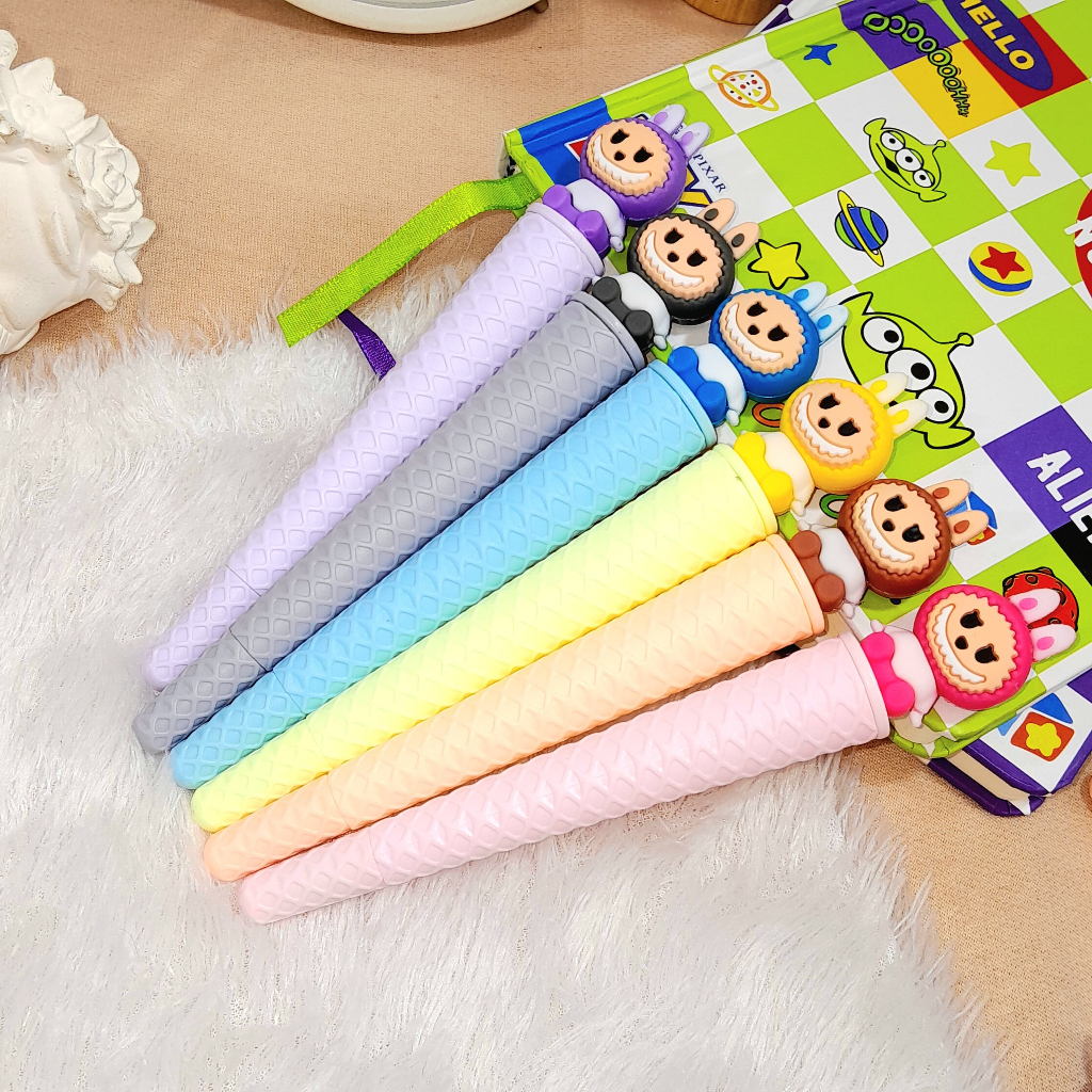 

Pulpen Eskrim Cone LABUBU Super Cute Lucu Ready 6 Variant Warna Tinta Hitam / Pen Ice Cream Cone Labubu Imut Unik Favorit Anak Terlaris Kualitas Terbaik Bisa Grosir dan COD Harga TERMURAH