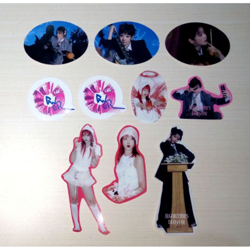 

Sticker Stiker QWER Official dari Album Algorith Blossom Chodan Magenta Hina Siyeon