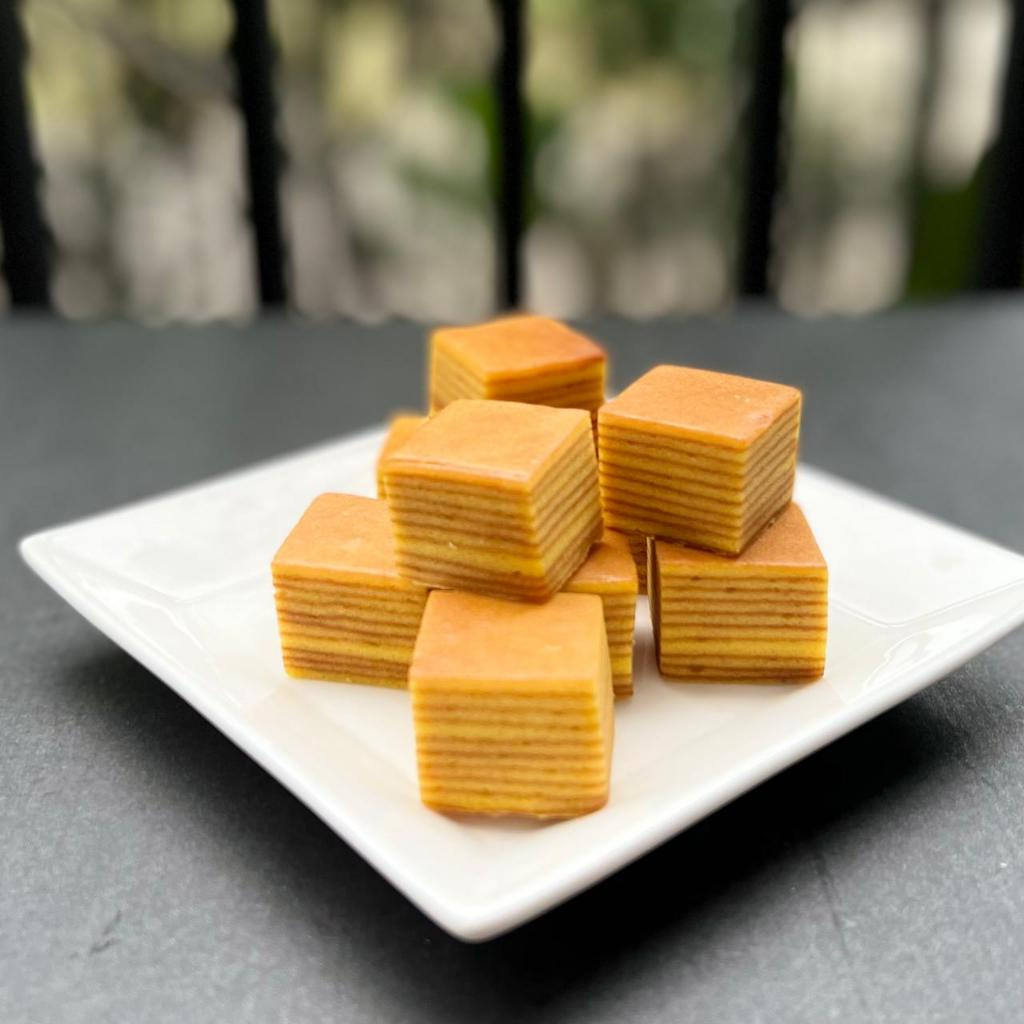 

Lapis Legit one Bite Premium Wisman 12 pcs 3 x 3 cm