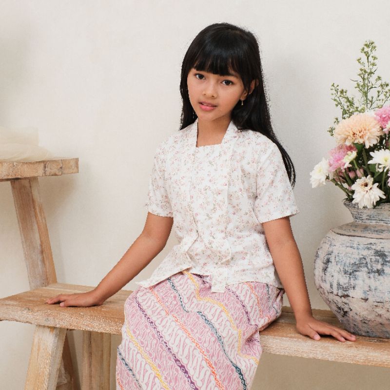 Kebaya Anak Kutu Baru Katun Jepang Gendhis Putih by Khalisa Batik