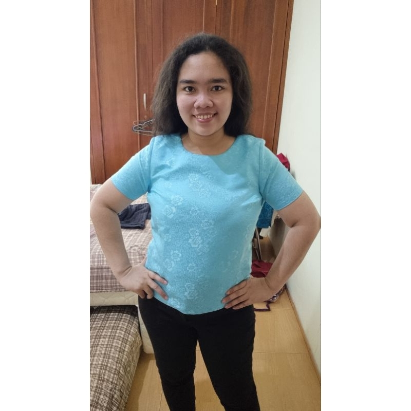 Blouse eprise motif brokat biru langit