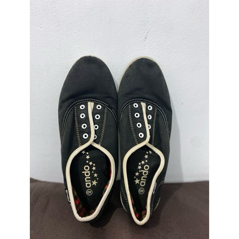 PRELOVED Sepatu Hitam Ando