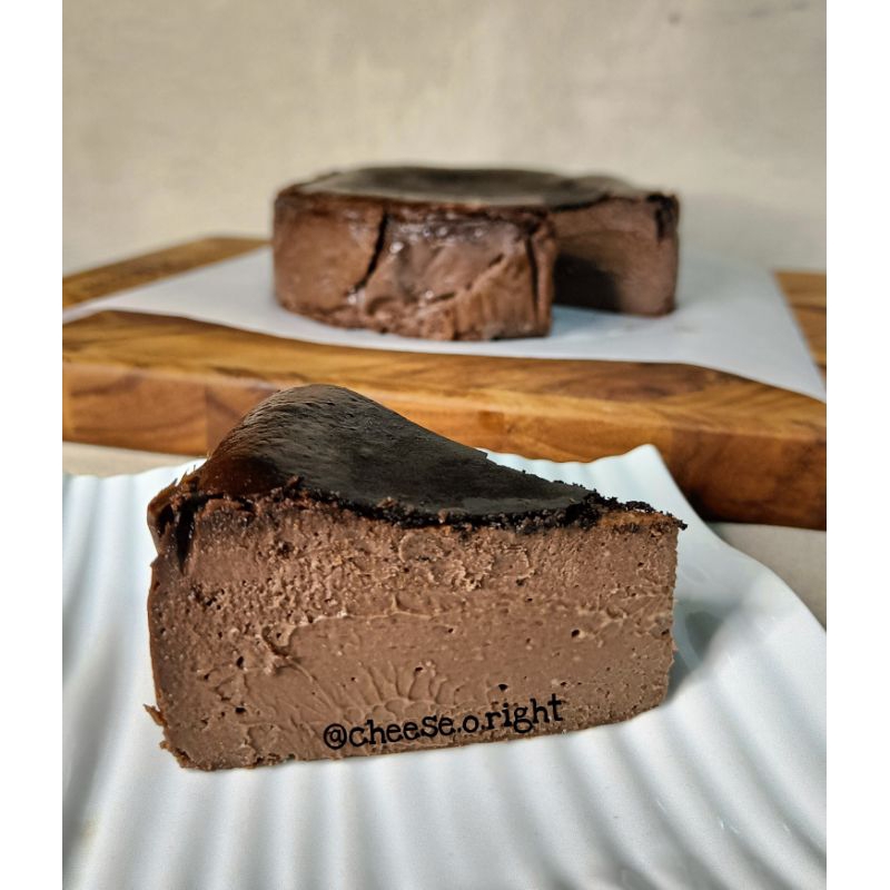 

Chocolate Basque Burnt Cheesecake - PREMIUM