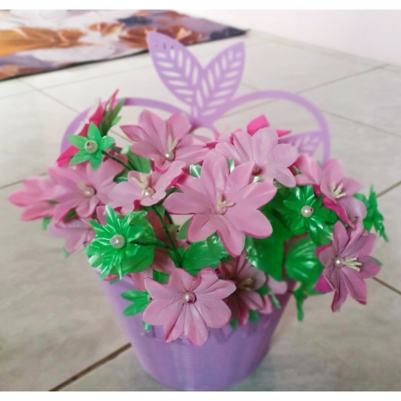 BUNGA KERAJINAN TANGAN DARI PLASTIK KRESEK