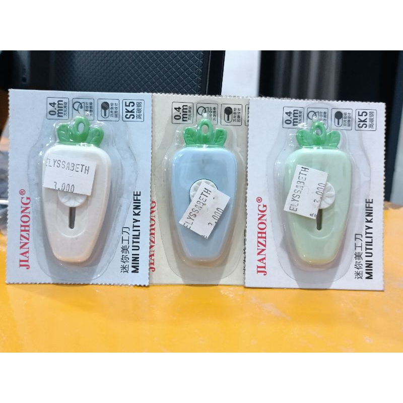 

CUTTER MINI KARAKTER PISAU PEMOTONG KERTAS MINI PORTABLE / KATER PAKET