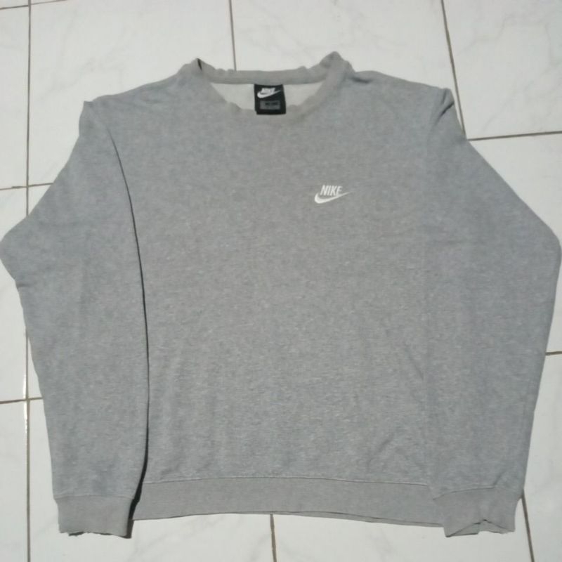 Nike Sweater Abu-abu Lengan Panjang