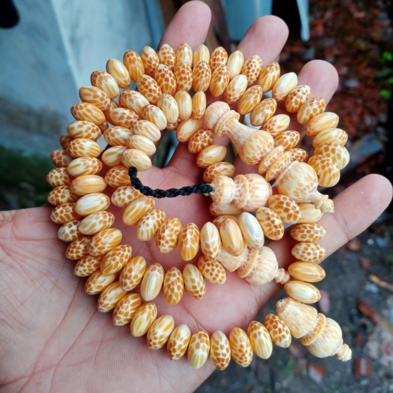 tasbih kayu liwung macan putih 12 mm pipih