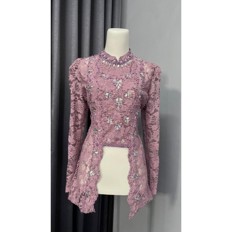 KEBAYA AYU // KEBAYA TANPA FURING // KEBAYA BERFURING// KEBAYA WISUDA // KEBAYA LAMARAN