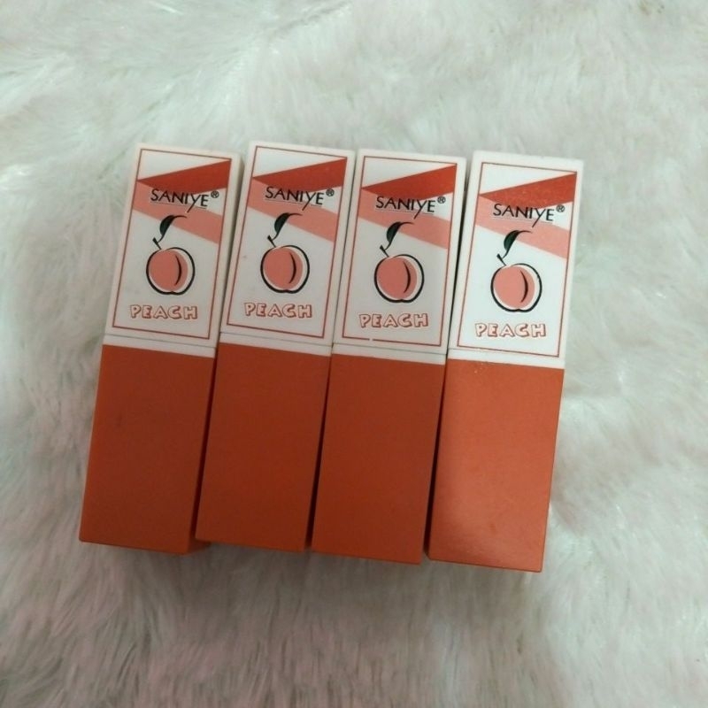 saniye peach lipstick