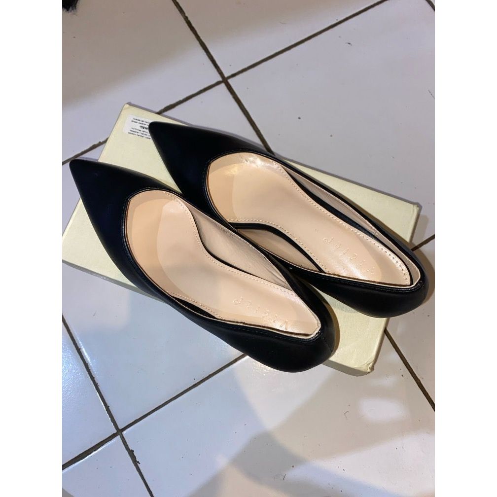 SEPATU HEELS MERK VIDITI - HITAM