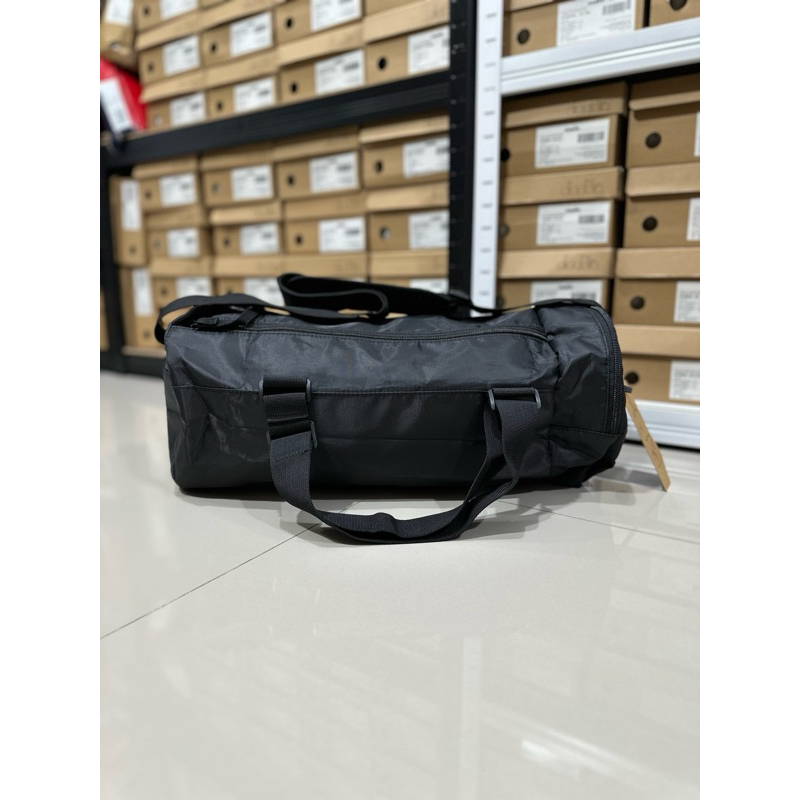 TAS DIADORA GARUDA GYM BAG BLACK DIATD230401B TAS GYM FITNESS DUFFLE BAG TRAVEL BAG TAS SERBAGUNA 10