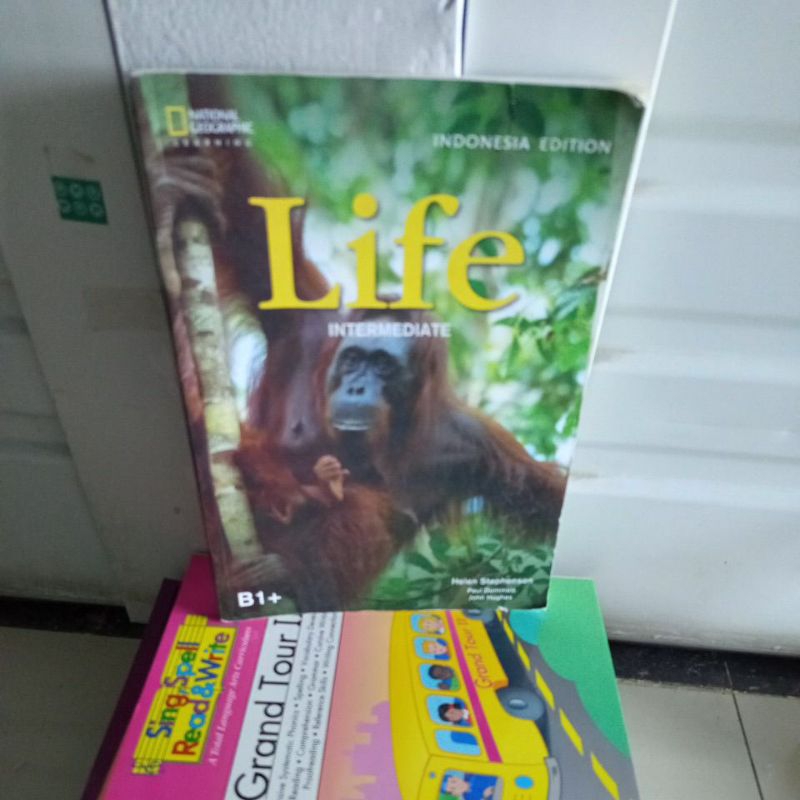 

buku life intermediate Student book john hughes paul dummet helen Stephenson buku bekas original