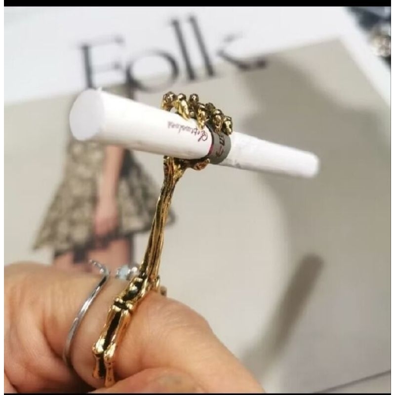 Cincin Import Hight Quality Pegangan Rokok Tangan Tengkorak-Cincin Unisek-Cincin Pria-Cincin Wanita-