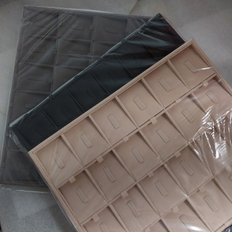 Set Display Etalase Perhiasan Cincin Single Papan Display Cincin Single Toko Perhiasan Emas Luxury