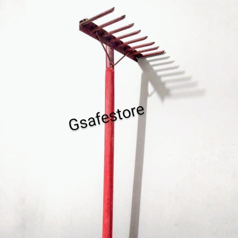 Alat Pemadam Kebakaran Garu Api Tajam Mata 8 Gagang Kayu Dowel