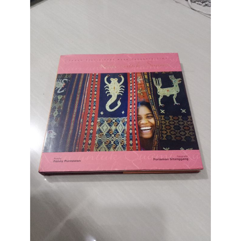 Buku KAIN UNTUK SUAMI -TENUN TRADISIONAL NUSA TENGGARA TIMUR