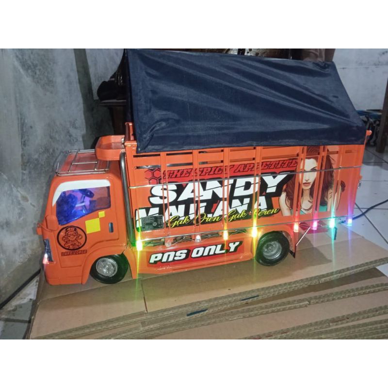 truk oleng berlampu kaelap kelip, truk oleng, miniatur truk oleng, miniatur, miniatur truk, truk, mo