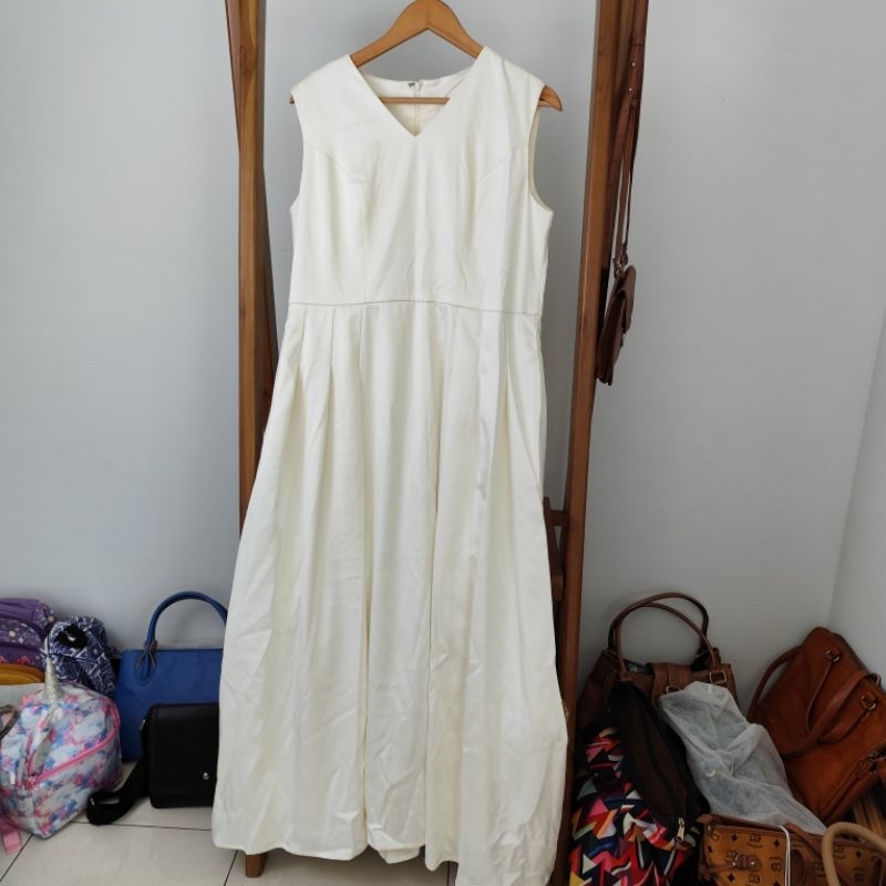 Gaun Putih Tanpa Lengan Pengantin