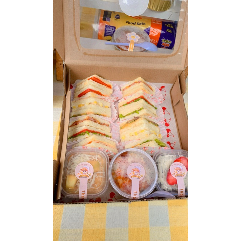 

Hampers Sandwich 1 / Cemilan / Makanan Ringan