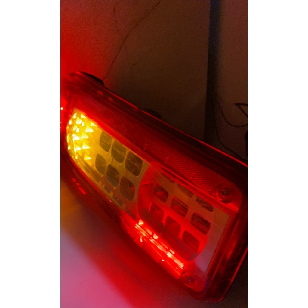 Stop Lamp Volvo Pendek 33cm Lampu Rem Truck  Volvo Kanan-Kiri+ Soket Original