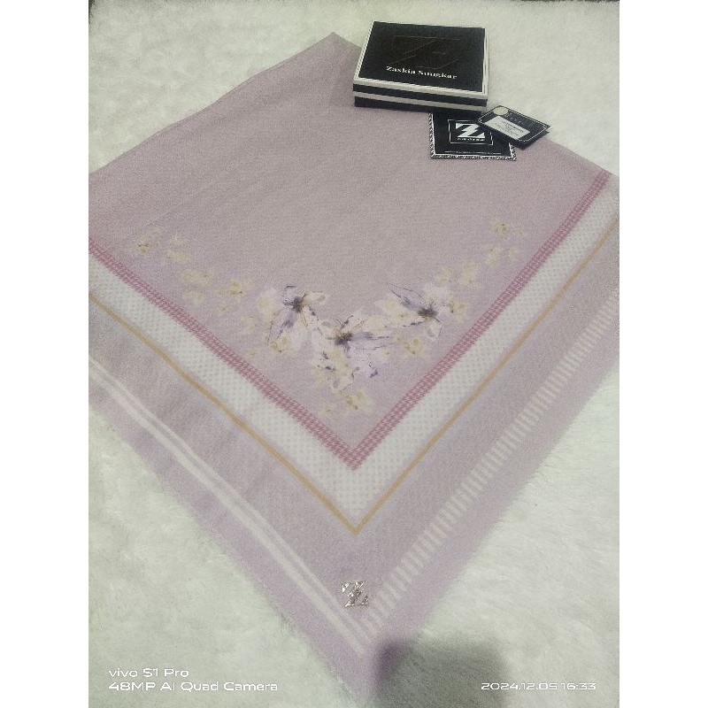 Zaskia Sungkar scarf preloved