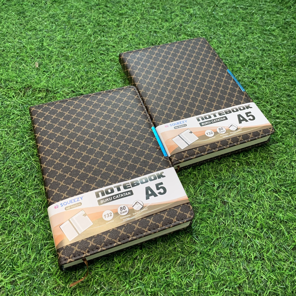 

Notebook Buku Catatan Squeezy NB-SQ2574 Ukuran A5 132 Lembar Soft Cover