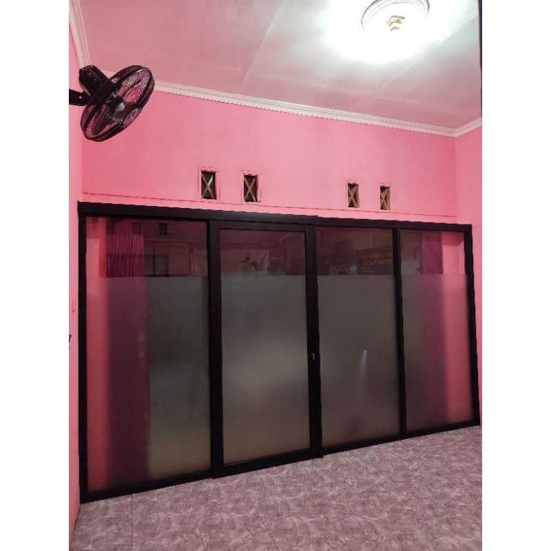 PARTISI ALUMINIUM DAN KACA MATI PINTU SLIDING