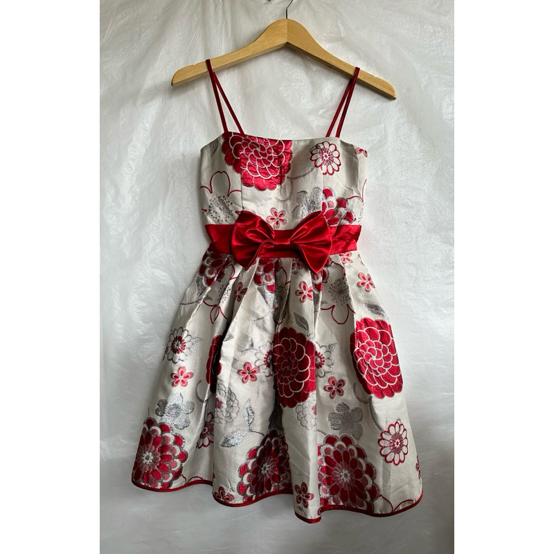 baju terusan pesta, pita merah furing