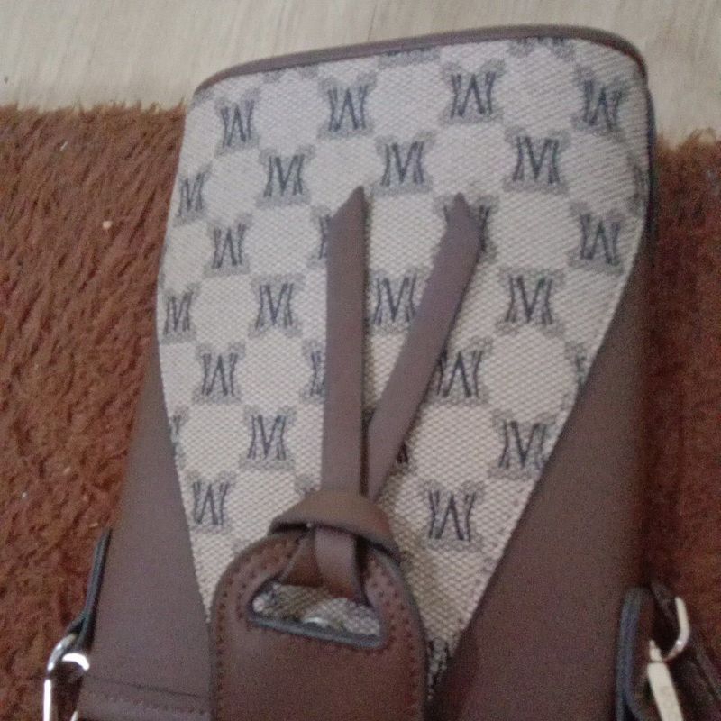 Tas Selempang Kulit YSL