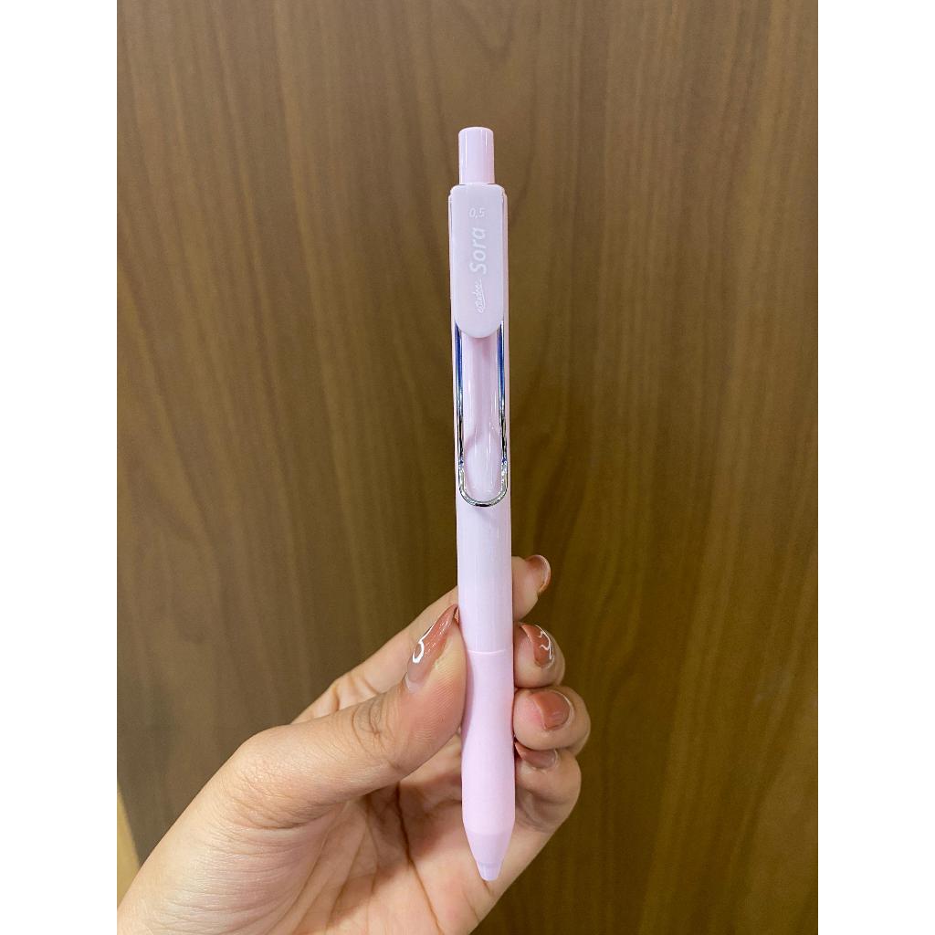 

Gramedia Mal Pekanbaru - (Original) Estudee Sora Gelpen 0.5 INK Black - Pink EGP-242