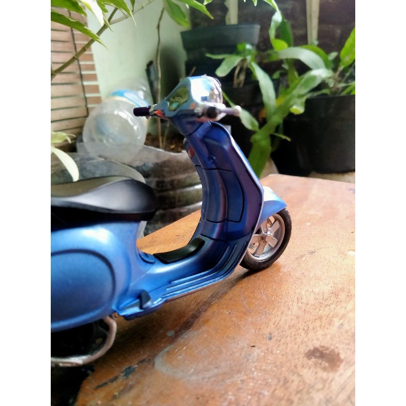 diecast vespa matic modif(pajangan only tidak untuk mainan anak kecil)