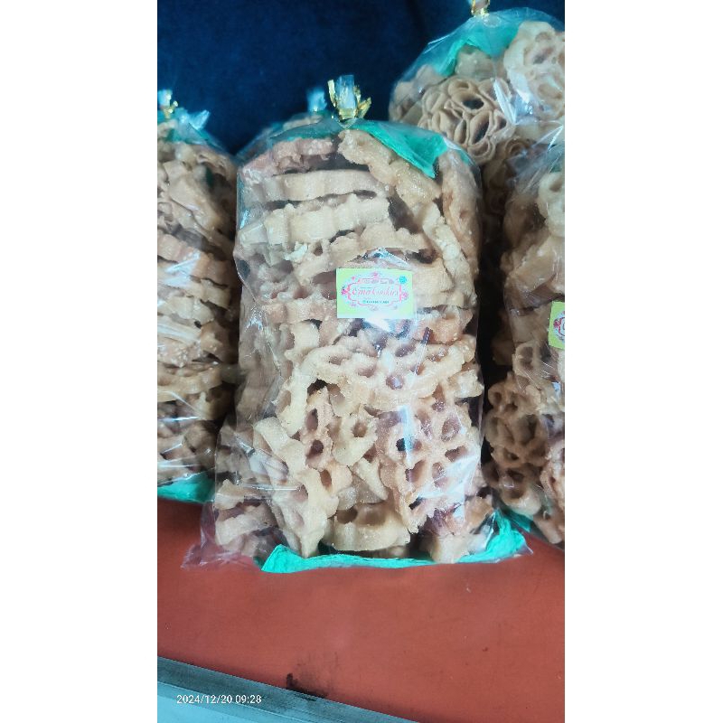 

kembang goyang ala OMA COOKIES kriuk dan gurih ukuran 500gr dan 1kg