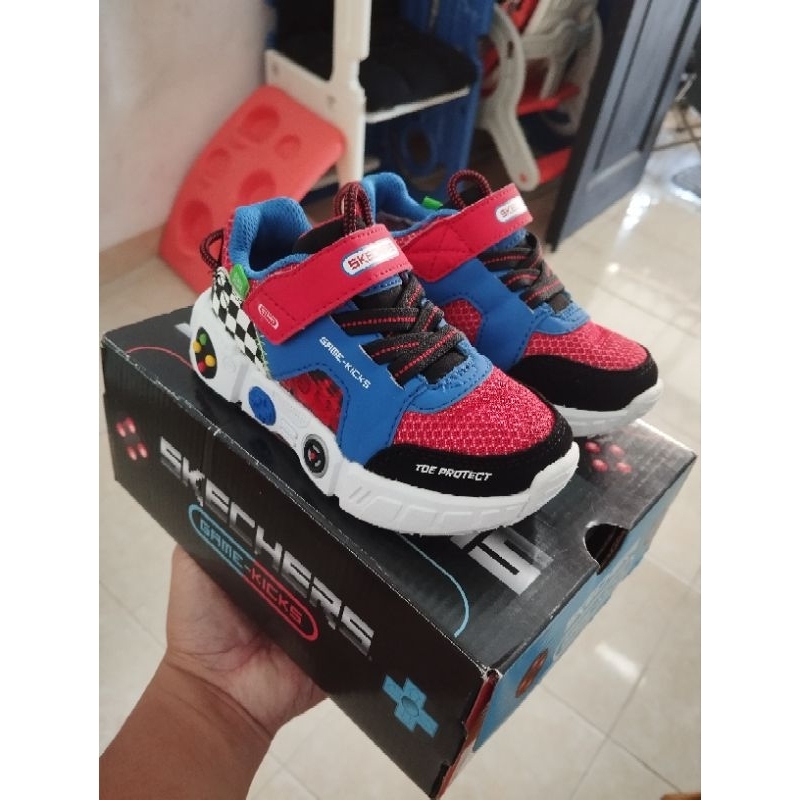 Sepatu skechers kids game kicks