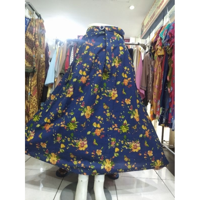 Obral Rok katun  pinggang karet belakang melar ke 110 cm PJ rok 100 cm